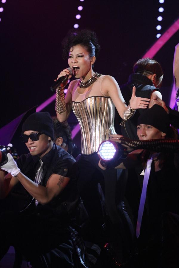 Thu Minh chọn trang phục khá kín đáo khi xuất hiện trên sân khấu Got Talent