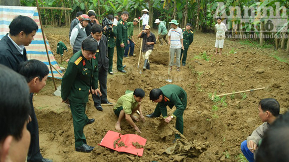 Lực lượng tìm kiếm đang tiến hành tìm kiếm hài cốt liệt sĩ