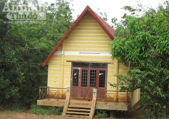 Nhà văn hoá cộng đồng buôn Triết được tận dụng làm phòng học