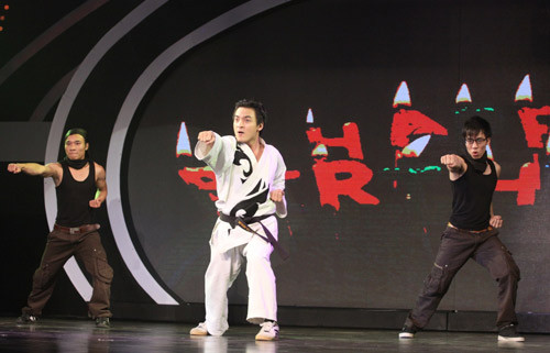 Chàng chiến sĩ công an điển trai Nguyễn Văn Thịnh có màn trình diễn khiên cưỡng và một cái kết cụt trong đêm bán kết