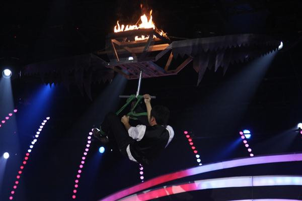 Màn ảo thuật "thót tim" của thầy giáo Vũ Phạm Ngọc Tân