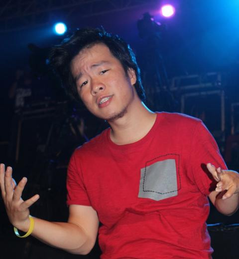 Tiết mục hài độc thoại của Gia Huy không còn gây tiếng cười thích thú cho giám khảo và khán giả Tiết mục hài độc thoại của Gia Huy không còn gây tiếng cười thích thú cho giám khảo và khán giả