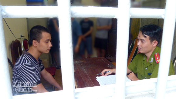 Bắt nhóm đối tượng "liên hoàn" cá độ bóng đá,cho vay nặng lãi và sử dụng ma túy ảnh 1