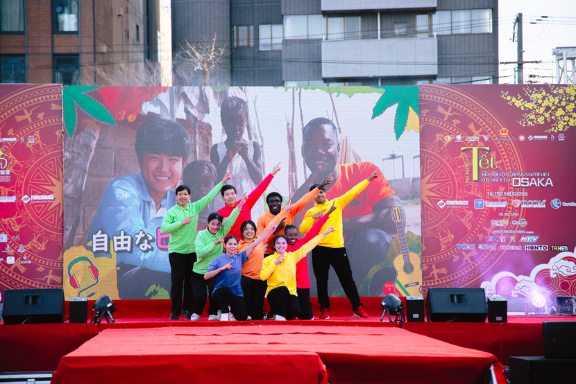 Tôn vinh văn hóa Việt Nam và sự giao lưu văn hóa thế giới Tôn vinh văn hóa Việt Nam và sự giao lưu văn hóa thế giới