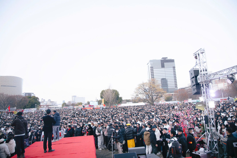 Sự hâm mộ cuồng nhiệt của khán giả và những khoảnh khác xúc động, tự hào của người Việt tại nước ngoài Sự hâm mộ cuồng nhiệt của khán giả và những khoảnh khác xúc động, tự hào của người Việt tại nước ngoài