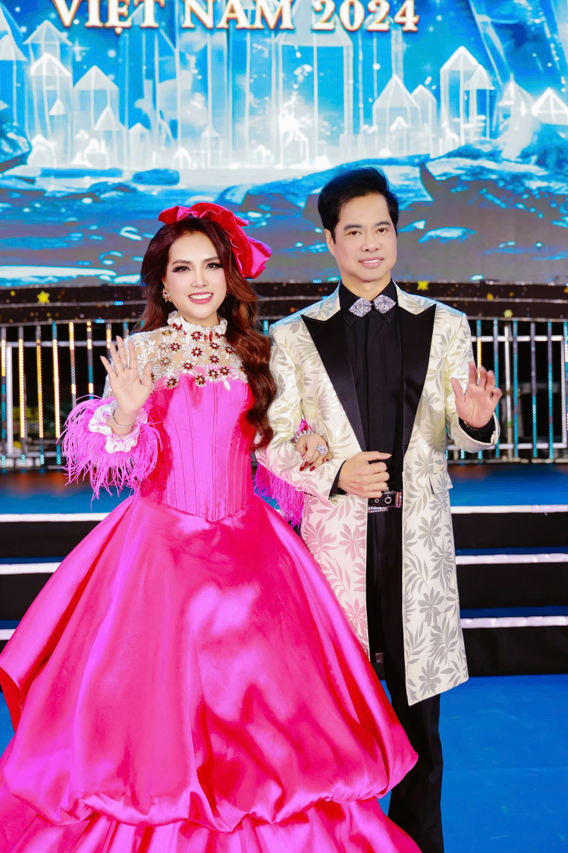 Ngọc Sơn chia sẻ, anh cùng Đặng Gia Bena tự nhủ lòng, dù có đối mặt với chông gai, thử thách vẫn quyết tâm không từ bỏ sứ mệnh tôn vinh cộng đồng nữ doanh nhân, tôn vinh vẻ đẹp của người phụ nữ Việt Nam