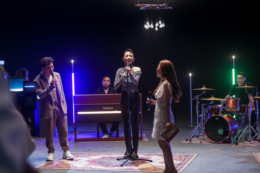 MC Minh Tuấn và MC Diệu Minh cùng Tóc Tiên