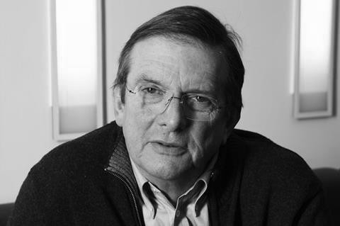 Đạo diễn Mike Newell Đạo diễn Mike Newell