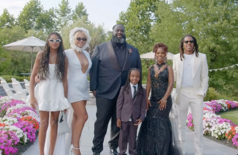 Ngôi sao nhạc Pop Beyonce xuất hiện nóng bỏng trong thiết kế thương hiệu CONG TRI tại một bữa tiệc cưới thân mật. Ngôi sao nhạc Pop Beyonce xuất hiện nóng bỏng trong thiết kế thương hiệu CONG TRI tại một bữa tiệc cưới thân mật.