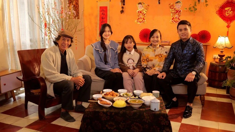 Ca sĩ Tuấn Cường và các diễn viên tham gia diễn xuất trong MV