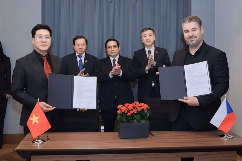 Dưới sự chứng kiến của Thủ tướng Phạm Minh Chính, Học viện Âm nhạc quốc gia Việt Nam và Dàn nhạc giao hưởng Bohemia Praha đã ký kết bản ghi nhớ hợp tác nhằm tạo điều kiện phát triển các dự án hợp tác trao đổi chuyên môn trong giai đoạn tới.