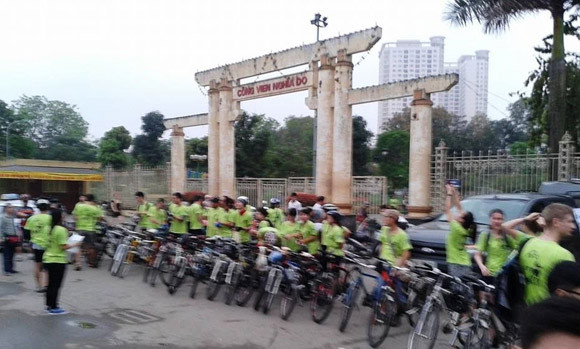Đạp xe 132km kêu gọi bảo vệ loài gấu ảnh 1