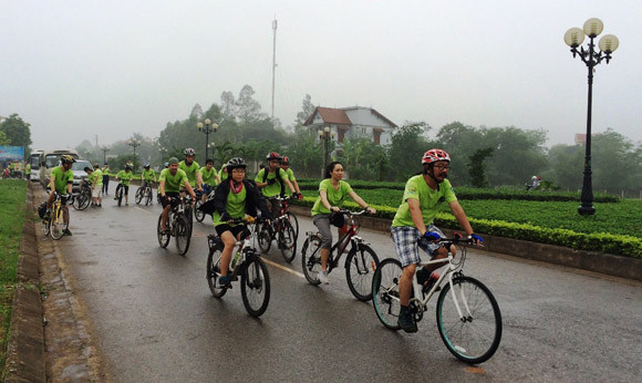 Đạp xe 132km kêu gọi bảo vệ loài gấu ảnh 2