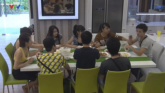 Hotboy Huỳnh Anh văng tục, dọa đánh bạn chung nhà ảnh 2