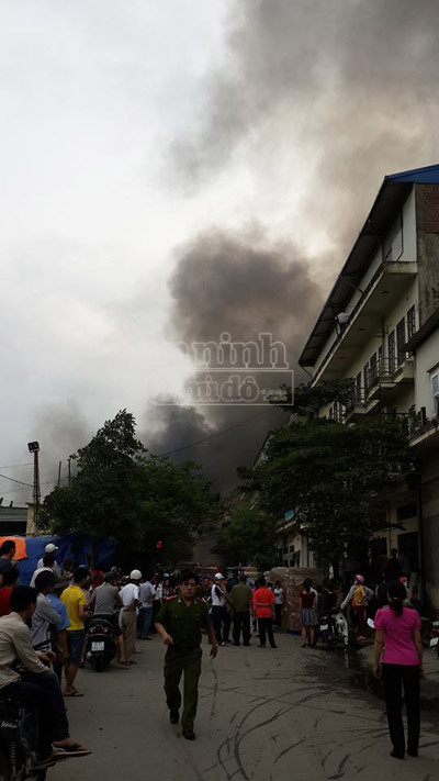 Toàn cảnh đám cháy lớn xảy ra tại công ty Diana ảnh 2 Toàn cảnh đám cháy lớn xảy ra tại công ty Diana ảnh 2