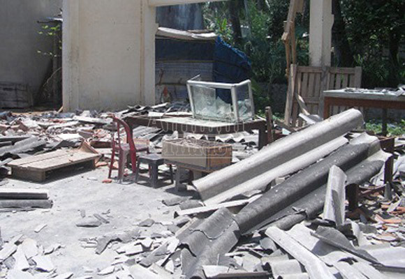 Sập chợ, hàng trăm tiểu thương hò nhau chạy thoát thân ảnh 1