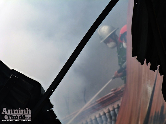 Cuộc chiến với "bà hỏa" trong vụ cháy xưởng sơn ảnh 10