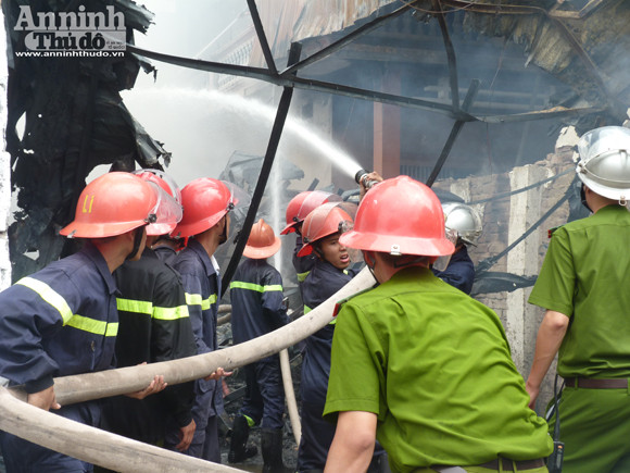 Cuộc chiến với "bà hỏa" trong vụ cháy xưởng sơn ảnh 4