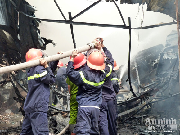 Cuộc chiến với "bà hỏa" trong vụ cháy xưởng sơn ảnh 5