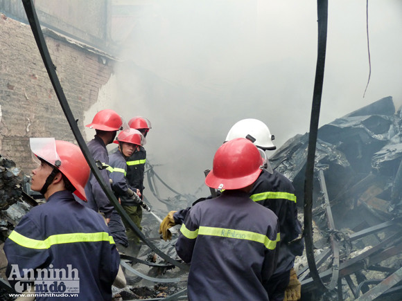 Cuộc chiến với "bà hỏa" trong vụ cháy xưởng sơn ảnh 13