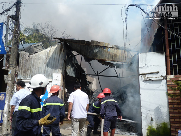 Cuộc chiến với "bà hỏa" trong vụ cháy xưởng sơn ảnh 1