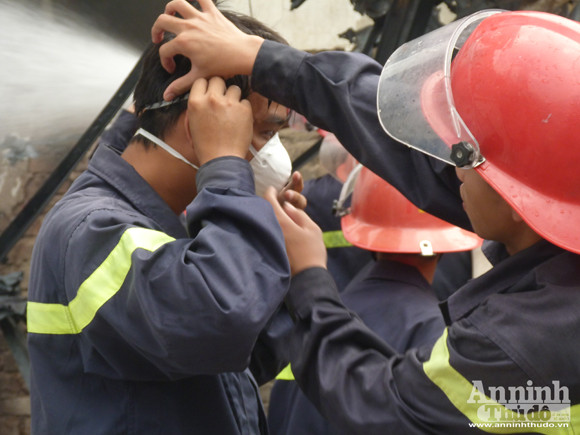 Cuộc chiến với "bà hỏa" trong vụ cháy xưởng sơn ảnh 11