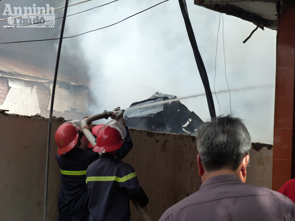 Cuộc chiến với "bà hỏa" trong vụ cháy xưởng sơn ảnh 9