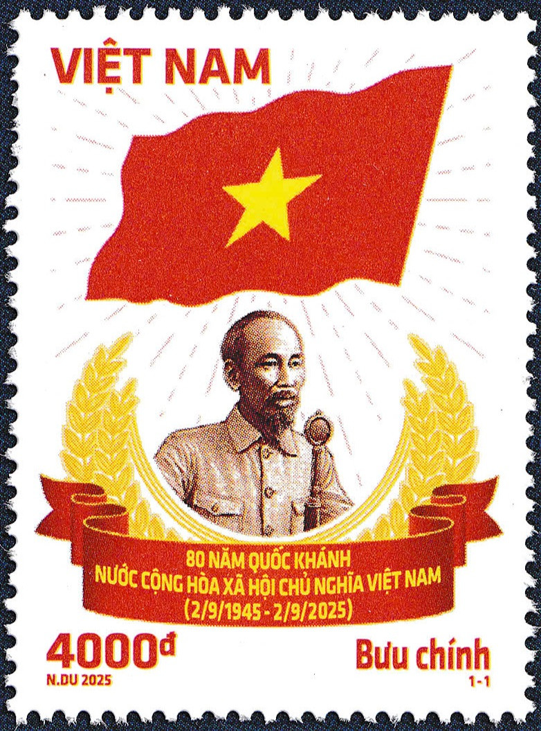 Mẫu tem (1-1) thể hiện chân dung Chủ tịch Hồ Chí Minh cùng lá cờ Tổ quốc được nổi bật ở trung tâm mẫu tem