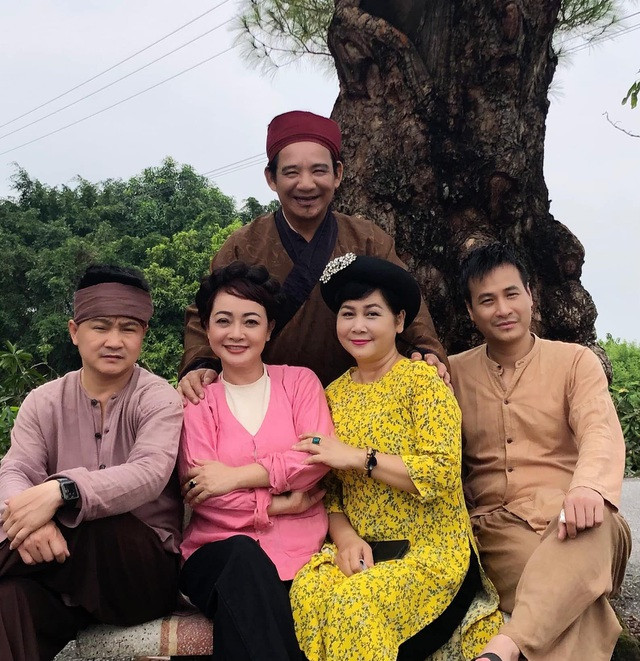 Dàn nghệ sĩ quen thuộc trong "Hài hại não" Dàn nghệ sĩ quen thuộc trong "Hài hại não"