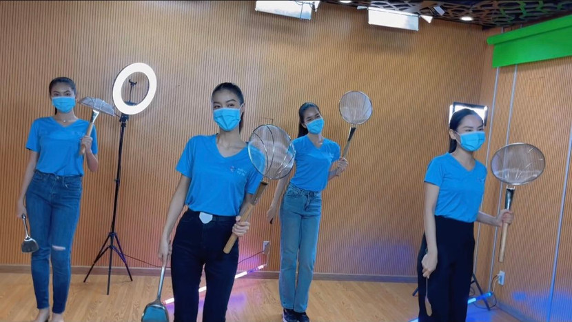 Hình ảnh Kiều Loan thực hiện MV ngay tại căn bếp ăn từ thiện