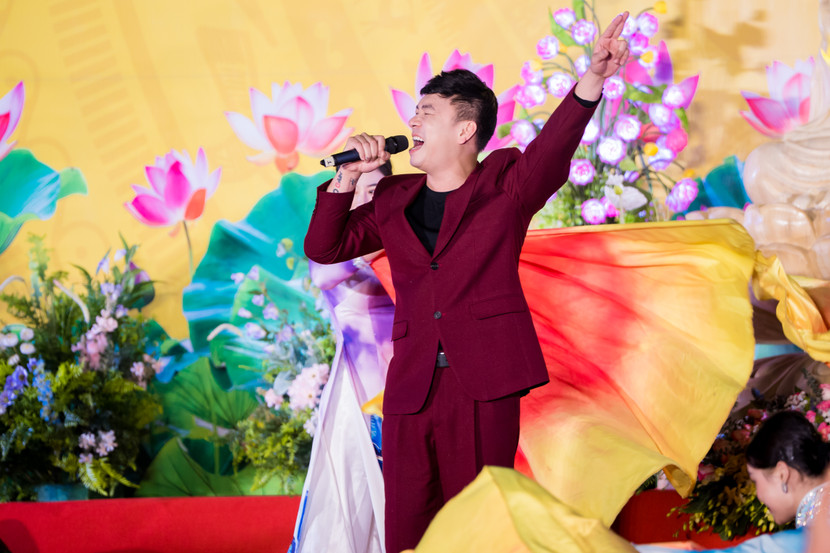 Ca sĩ Lê Việt Anh mang đến không khí hào hùng với "Sóng và nước, Việt Nam trong tôi là"