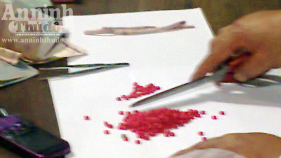 Bắt đối tượng vượt biên mua bán trái phép chất ma túy ảnh 1