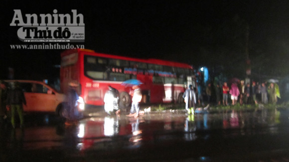 Xe khách đâm trực diện xe bán tải, 3 người tử vong tại chỗ ảnh 1