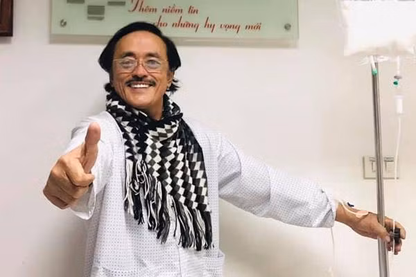 Nụ cười lạc quan của nghệ sĩ Giang Còi khi chiến đấu với bệnh hiểm nghèo