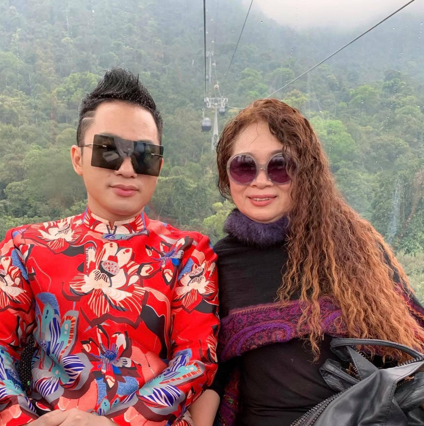 Tùng Dương và mẹ