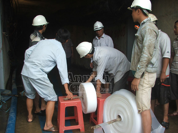 Tìm thấy xe ô tô do nạn nhân điều khiển, bị lũ cuốn vào đường hầm ảnh 4