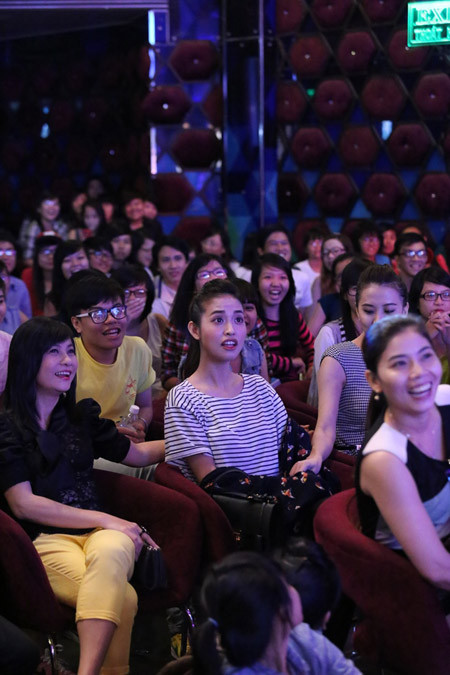 Trấn Thành bị fan "ép" giới thiệu bạn gái hotgirl ảnh 3