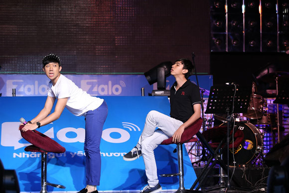 Trấn Thành bị fan "ép" giới thiệu bạn gái hotgirl ảnh 11