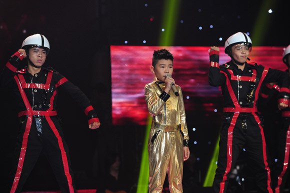 Quang Anh xuất sắc giành ngôi quán quân Giọng hát Việt nhí ảnh 3