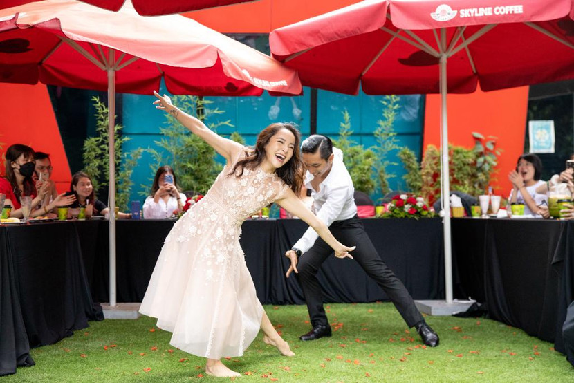 Phan Hiển và bạn nhảy - Thu Hương