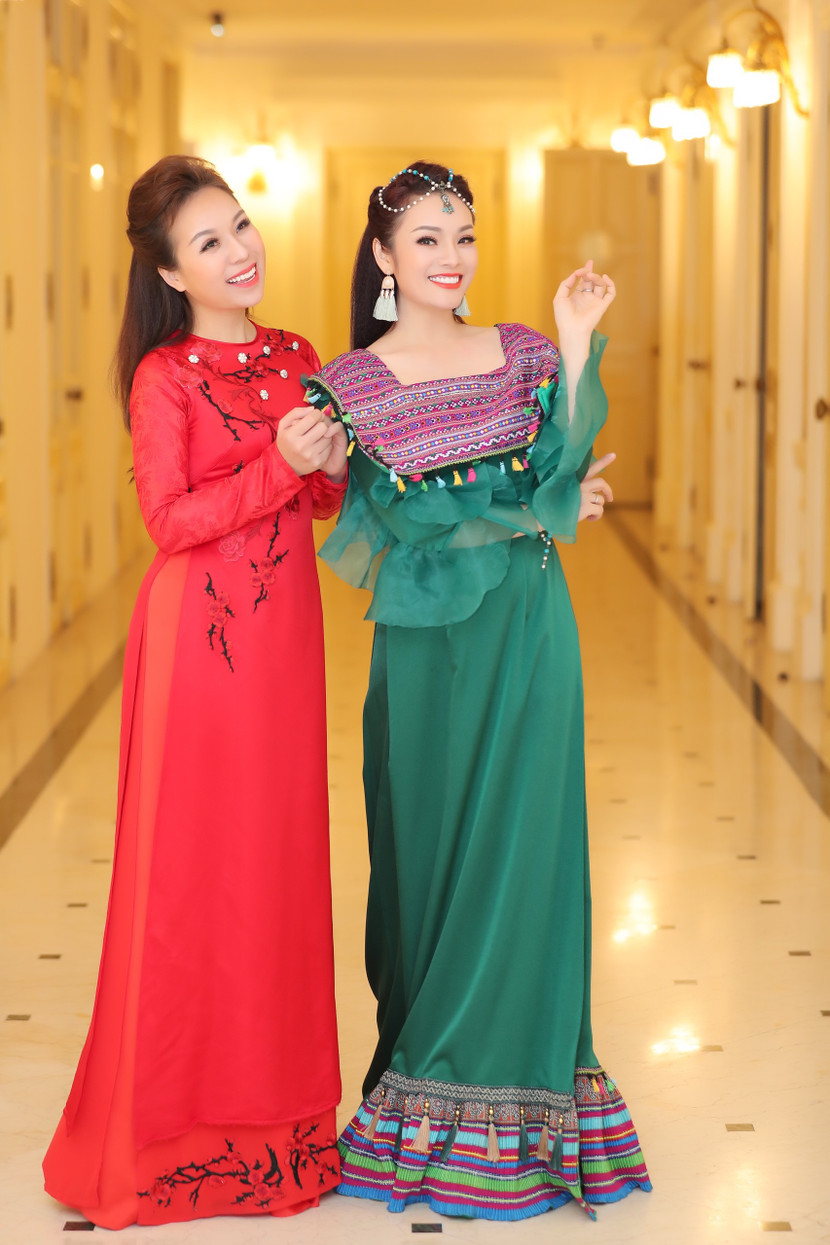 Tân Nhàn và bạn thân - ca sĩ Thu Hà Tân Nhàn và bạn thân - ca sĩ Thu Hà