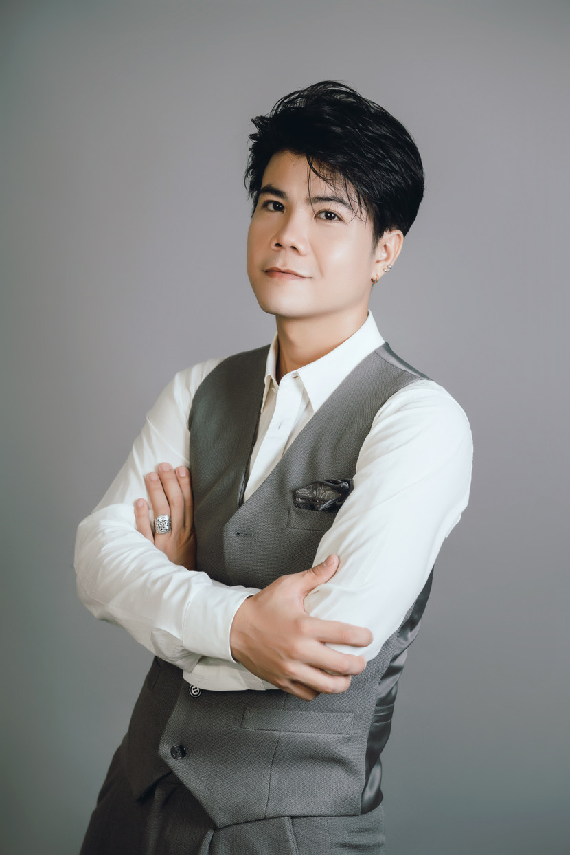 Ca sĩ Đinh Mạnh Ninh