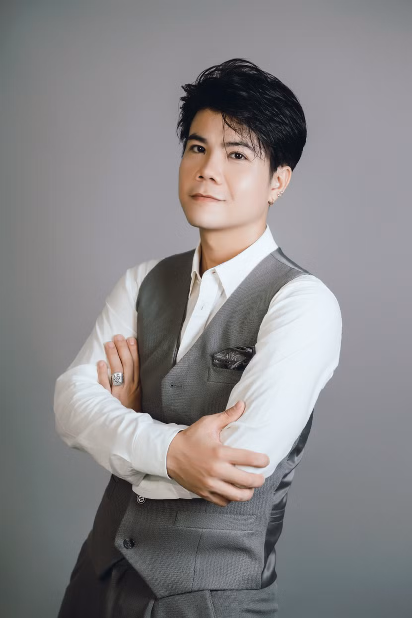 Ca sĩ Đinh Mạnh Ninh