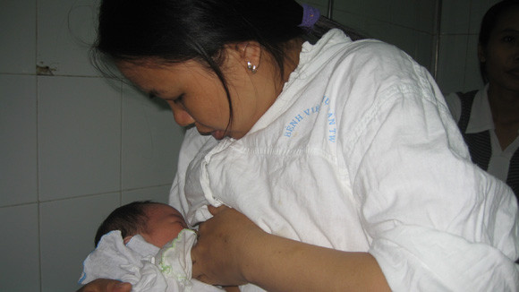 Hôm nay cháu bé trong vụ bắt cóc xuất viện ảnh 1