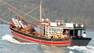 Cứu sống 6 ngư dân trôi dạt trên biển ảnh 1