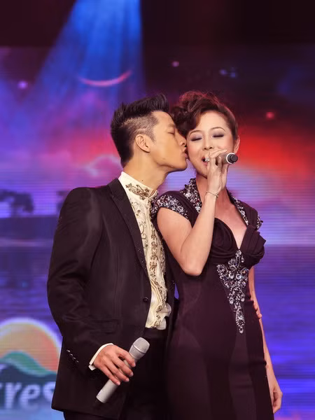 Jennifer Phạm đắm mình trong "Cơn mưa tình yêu" cùng Đức Tuấn ảnh 1
