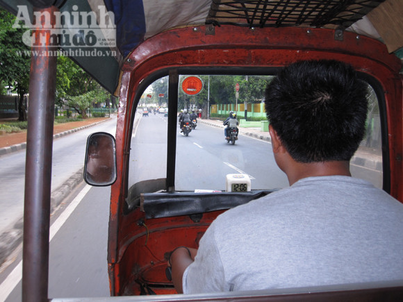 "Cưỡi" Bajai xem Jakarta ảnh 2