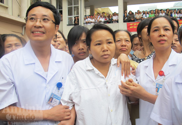 Bé 2 ngày tuổi bị bắt cóc ở bệnh viện đã an toàn trong vòng tay mẹ ảnh 7