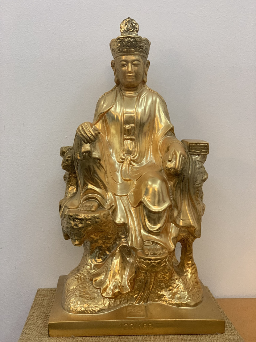 Pho tượng quý được đạo diễn Việt Tú ủng hộ chương trình để gây quỹ giúp đỡ người dân miền Trung