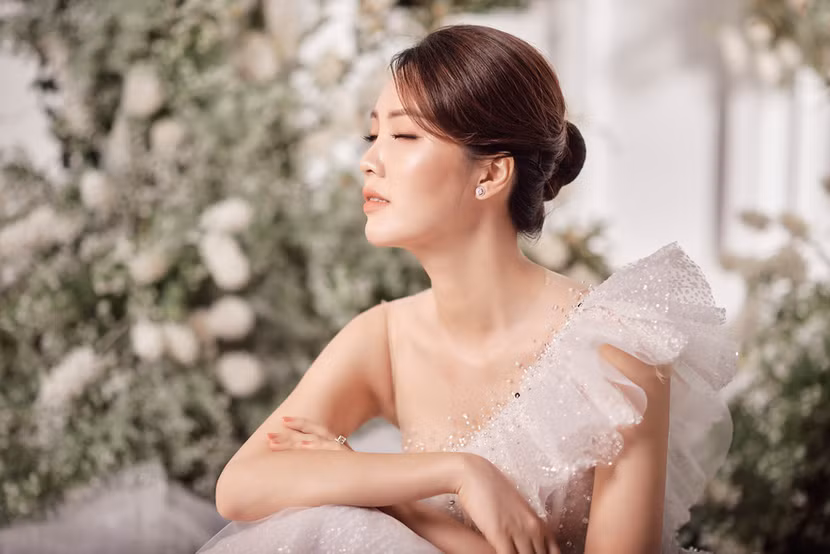 Nói về danh xưng Á hậu được cho là đã giúp cô rất nhiều trong công việc hiện tại, Thụy Vân khẳng định, cô không phủ nhận điều đó. Bởi nhờ vậy mà mọi người đã biết Thụy Vân là ai và tin tưởng giao cho cô cơ hội để thể hiện năng lực. Ngược lại, cô cũng phải nỗ lực hơn nhiều để không phụ sự kỳ vọng của mọi người. Thụy Vân giãi bày, danh hiệu Á hậu giúp cô có nhiều cơ hội trong nghề nghiệp nhưng không phải là yếu tố đảm bảo thành công.